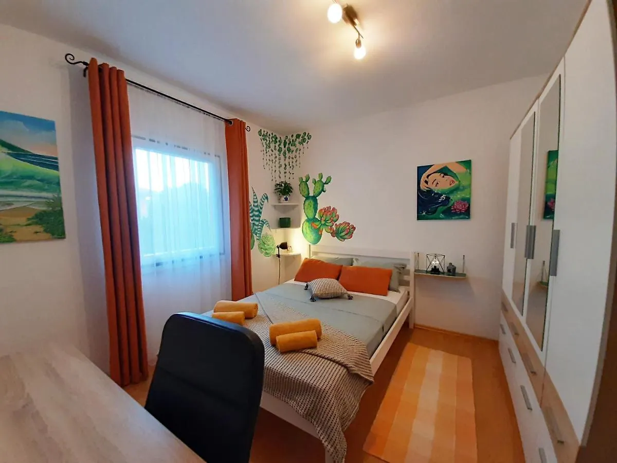 Holiday Home Mirela Sisan